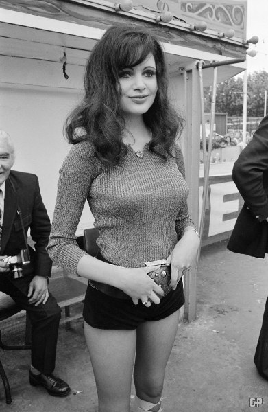 actress vintage mini-shorts 1972
